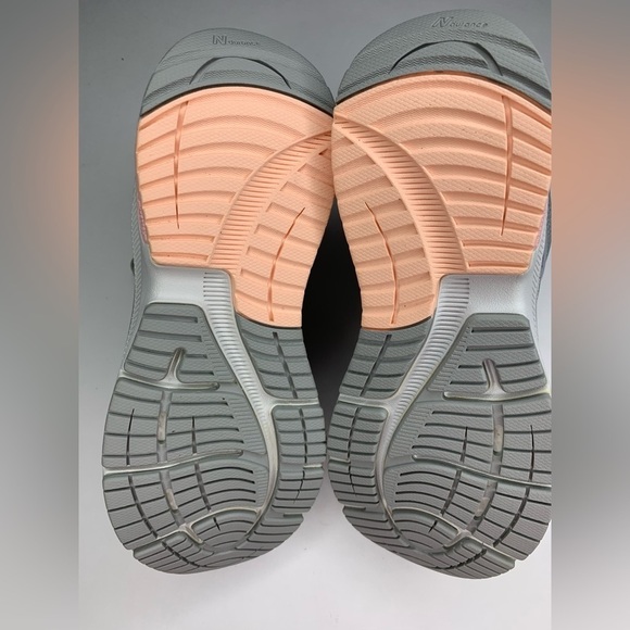 New Balance 847 v4 size 6.5 Womens - Picture 5 of 5